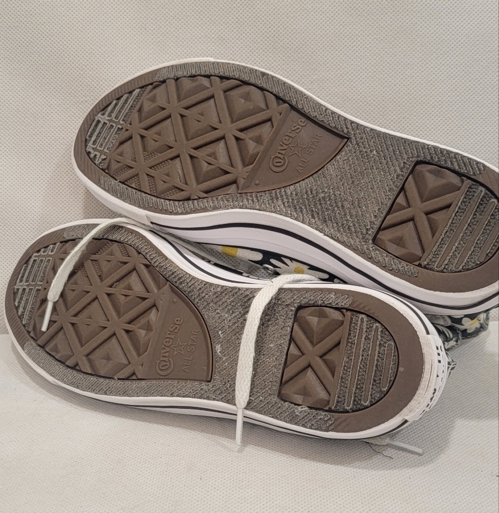 CONVERSE CHUCK TAYLOR HIGH TOP FLORAL DAISY PATTERN WITH SIDE POCKET - Picture 8 of 8